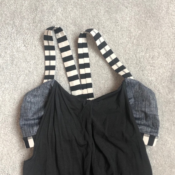 Lululemon tank top with built in bra - Picture 2 of 4